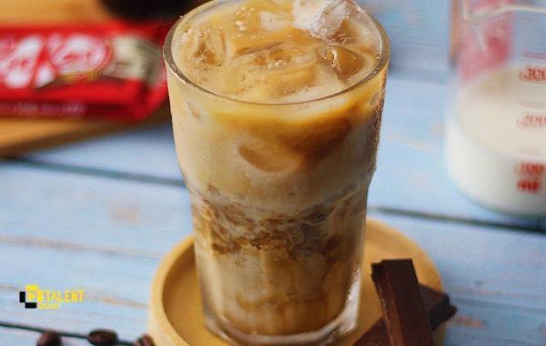 طرز تهیه آیس کافی کیت کت؛ نوشیدنی شیرین و خنک